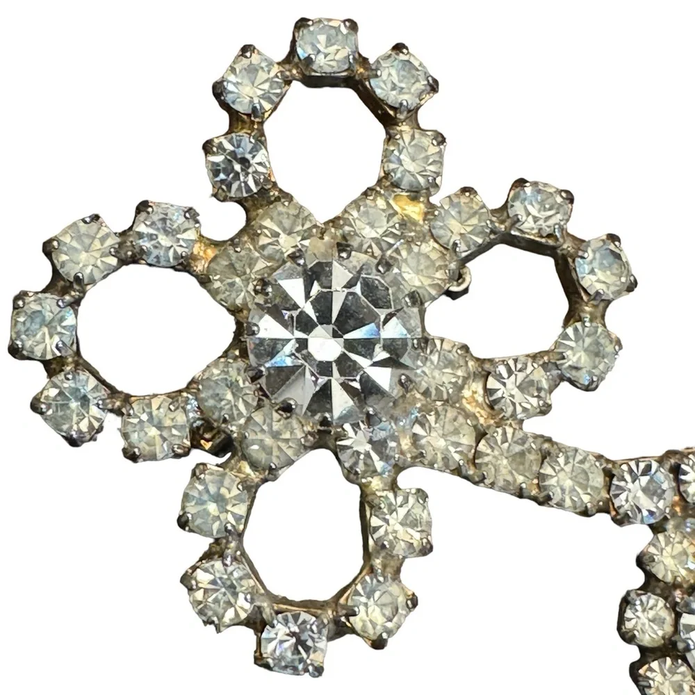Pretty Vintage Diamanté Flower Brooch Silver Tone